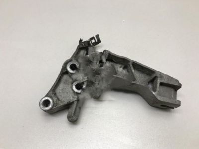 GM 24459817 Rear Mount Bracket