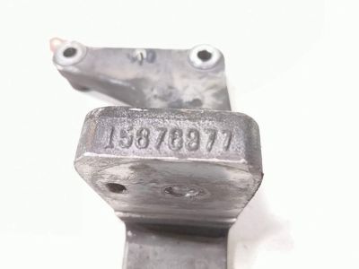 GM 15876977 Front Mount Bracket