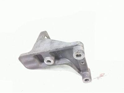 GM 15876977 Front Mount Bracket