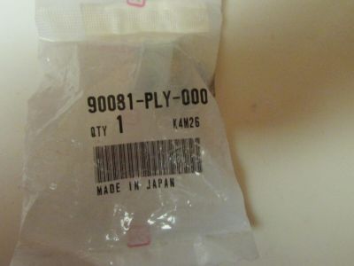 Honda 90081-PLY-000 Bolt, Plug (18MM)