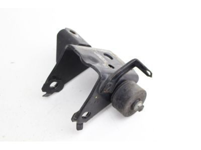 Toyota 12321-0T070 Rear Mount Bracket