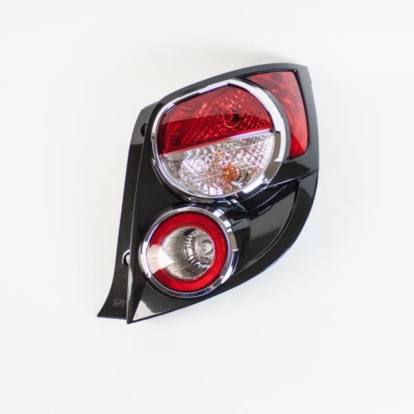 TYC Passenger Side Replacement Tail Light 11-6417-00-9